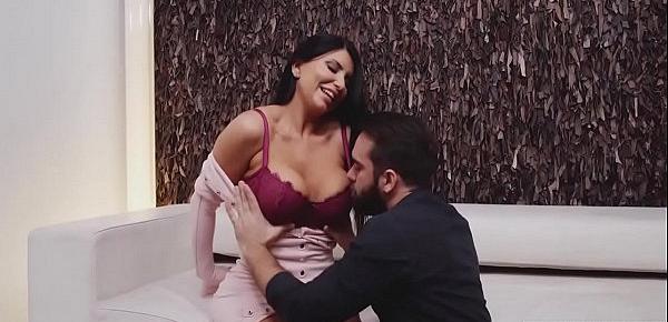  Hotwife Romi Rain give it her all to STRANGER